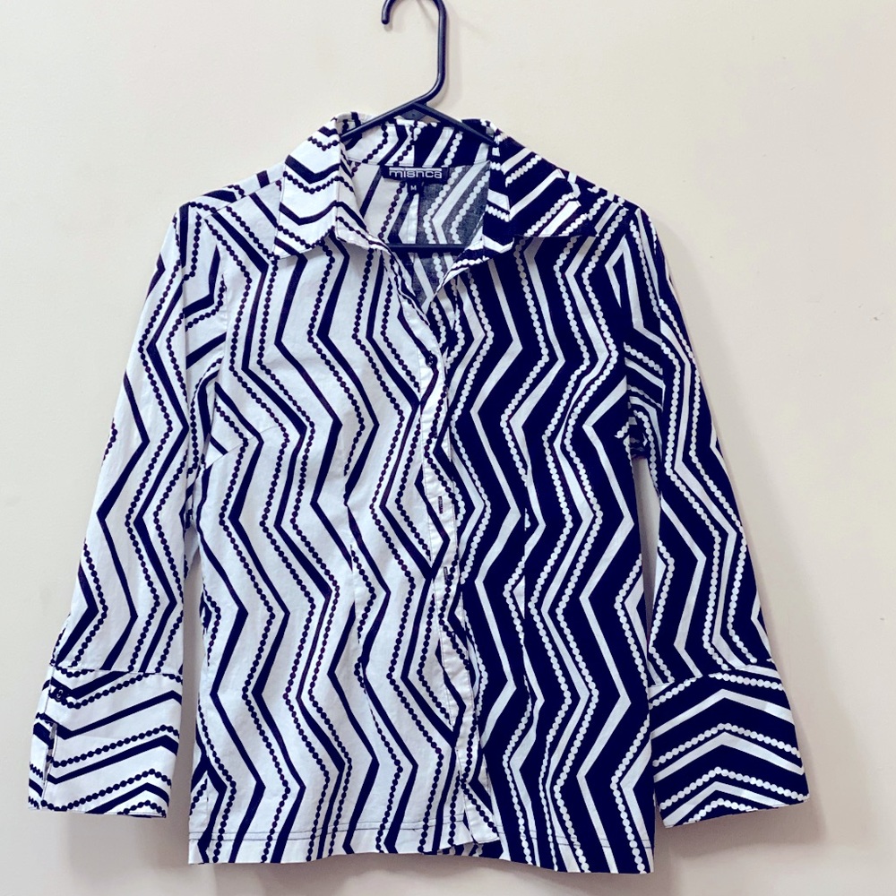 NWOT Mishca brand button down shirt. Size M.
